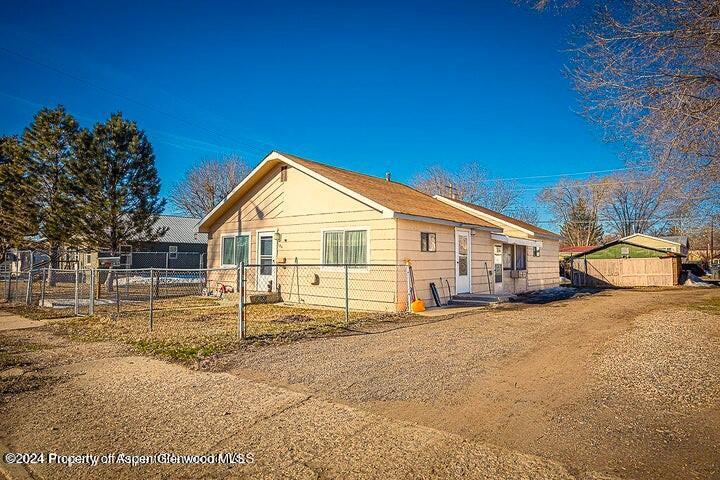 a view of a house with a yard