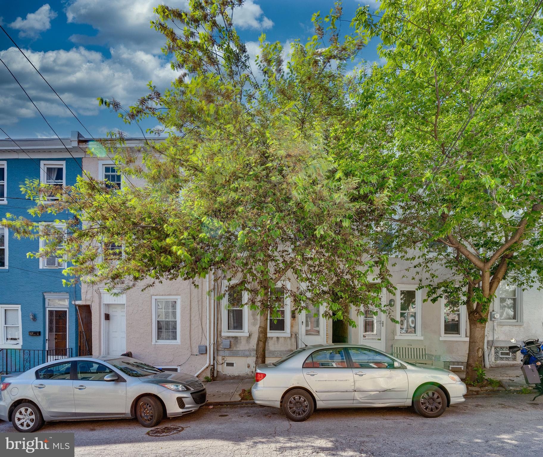 a car parked in front of a building