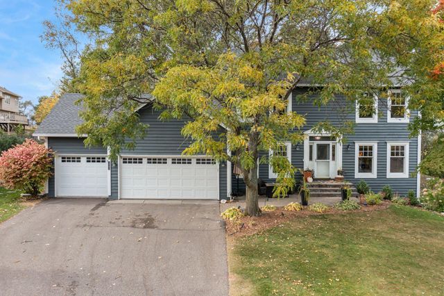 $550,000 | 1505 Kings Wood Road | Eagan