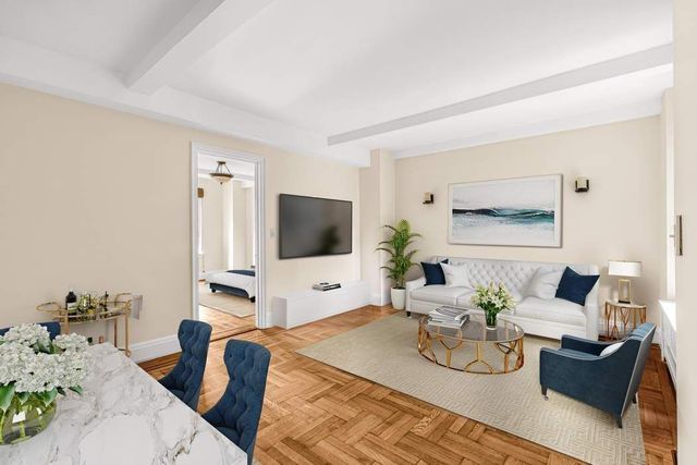 $649,000 | 49 West 72nd Street, Unit 6E | Upper West Side