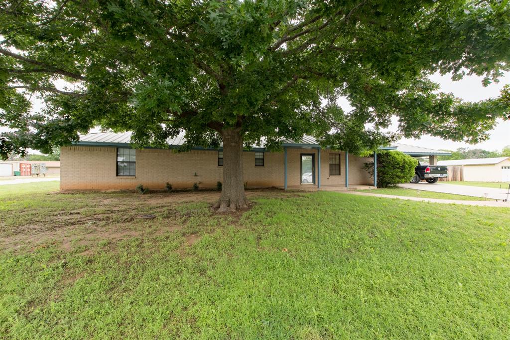 a view of a house with a backyard