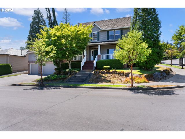 $750,000 | 2933 Southeast Vista Way | Gresham Butte