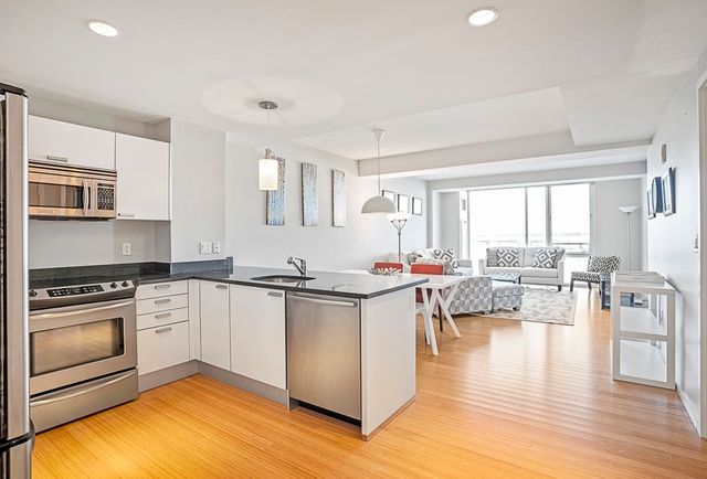 $899,000 | 2 Earhart Street, Unit 609 | East Cambridge