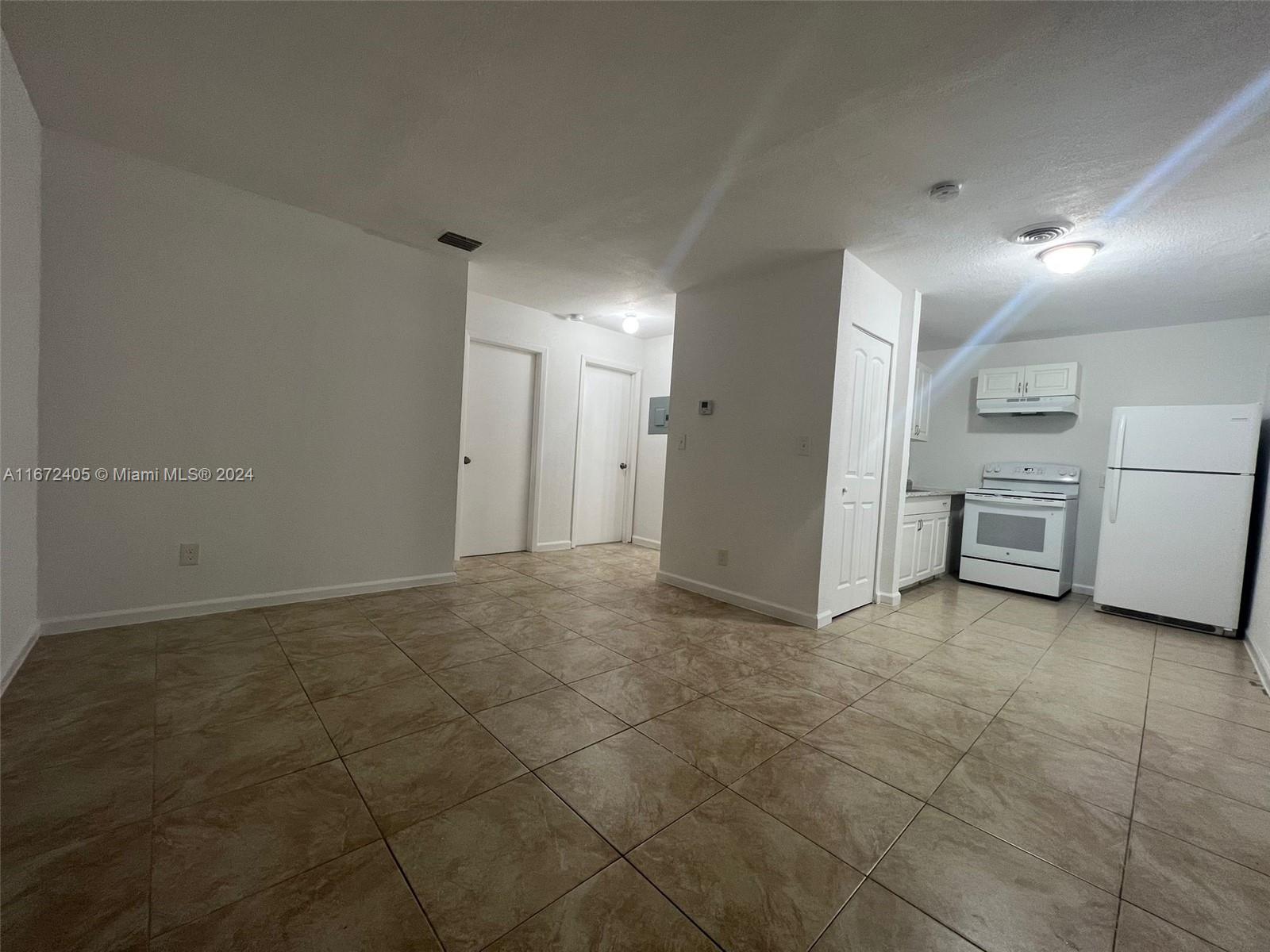 a view of a livingroom with an empty space