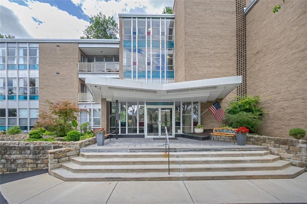 a view of building with a outdoor space