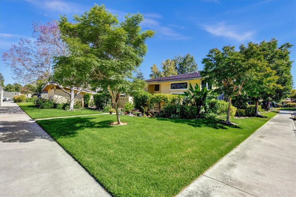 a view of a house with a yard