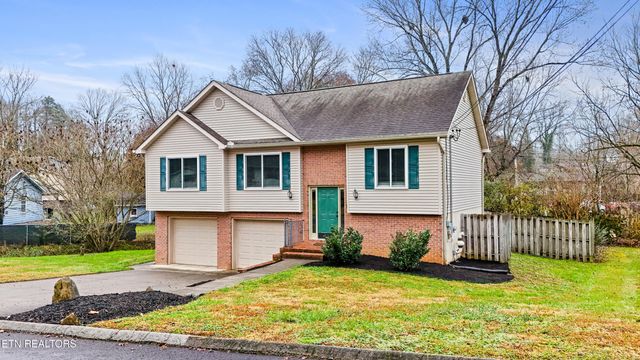 $375,000 | 808 Lake Glen Lane | Mooreland Heights