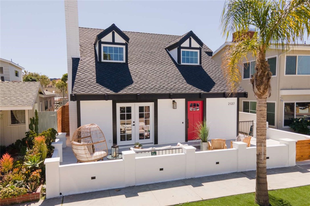 a view of house with a outdoor space