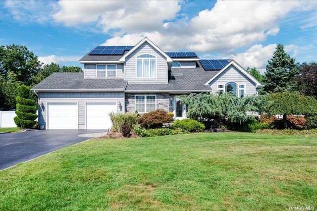 $1,175,000 | 3 Roanoke Court | Commack