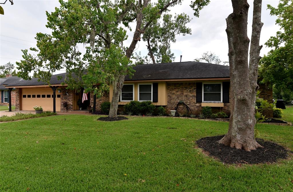 Welcome to 110 Larkspur Street in Lake Jackson!  Big improvement made recently by adding double pane Low-E windows!!!