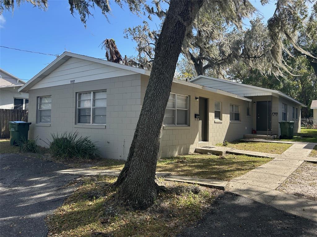 a view of a house with a yard