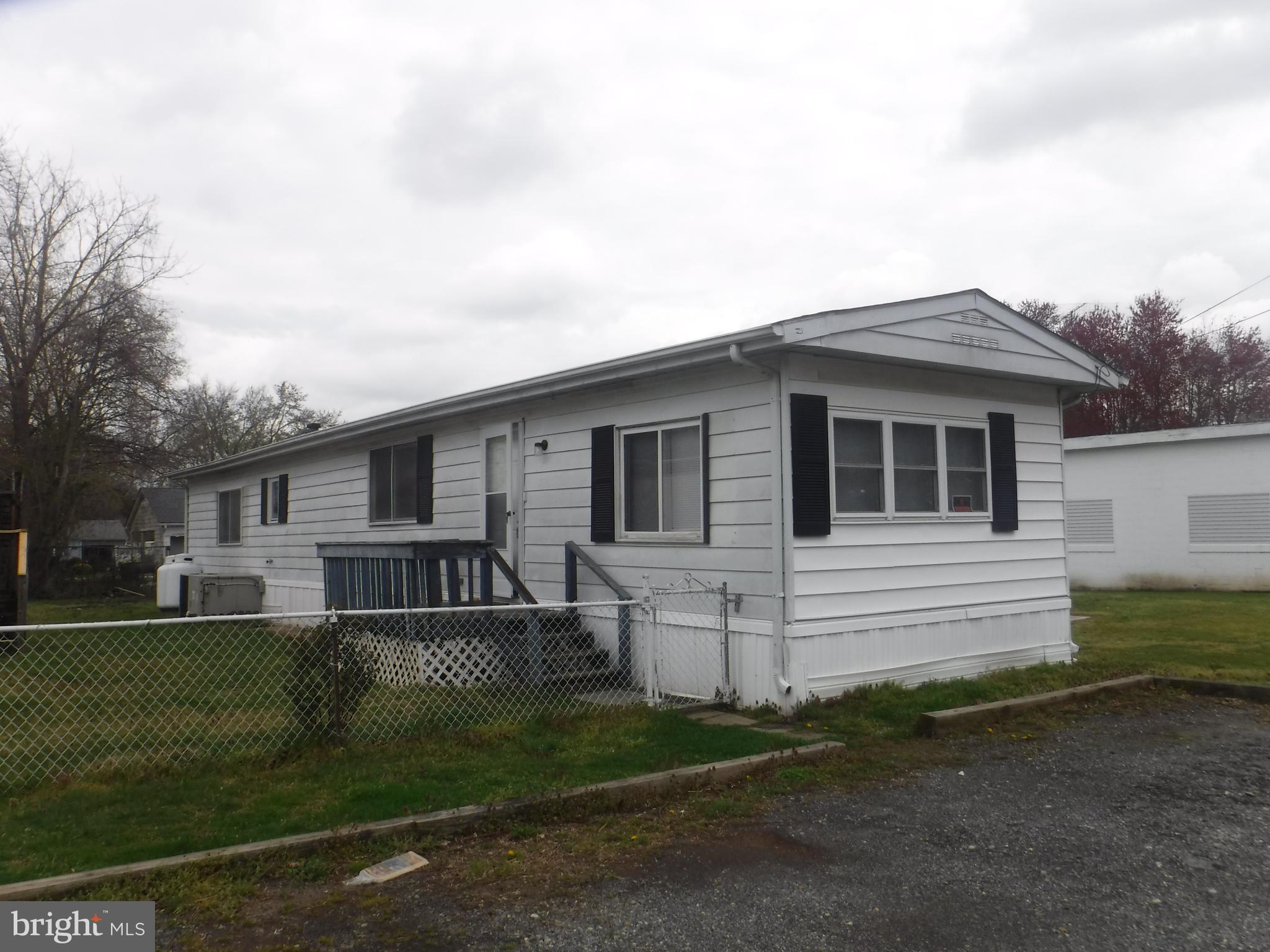 a view of house with a yard