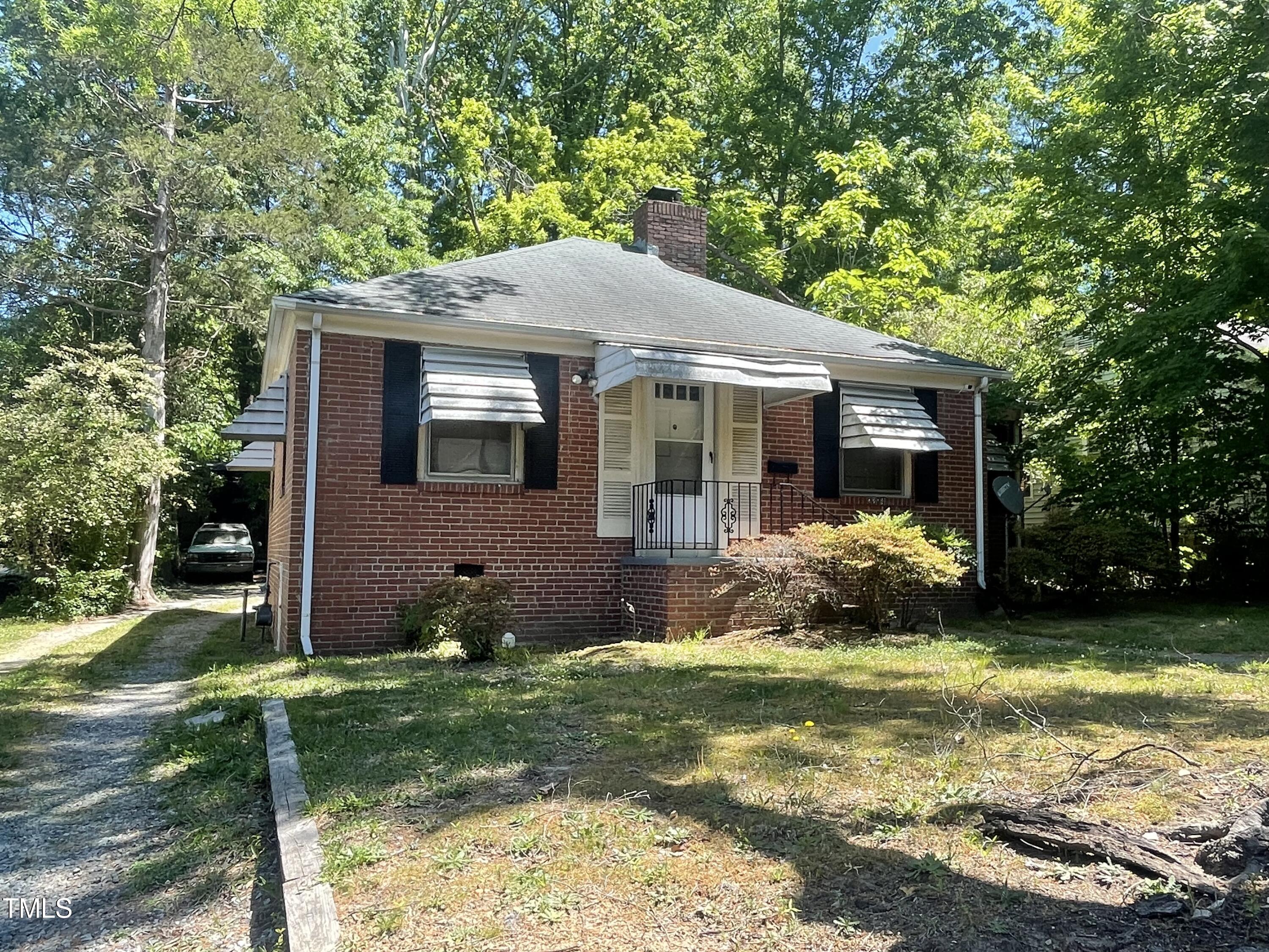 a view of house with backyard