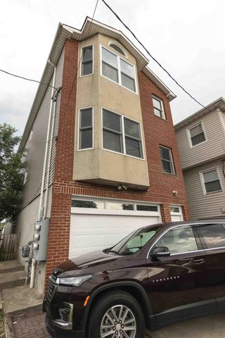 $2,950 | 228 Mallory Avenue, Unit 2 | West Bergen