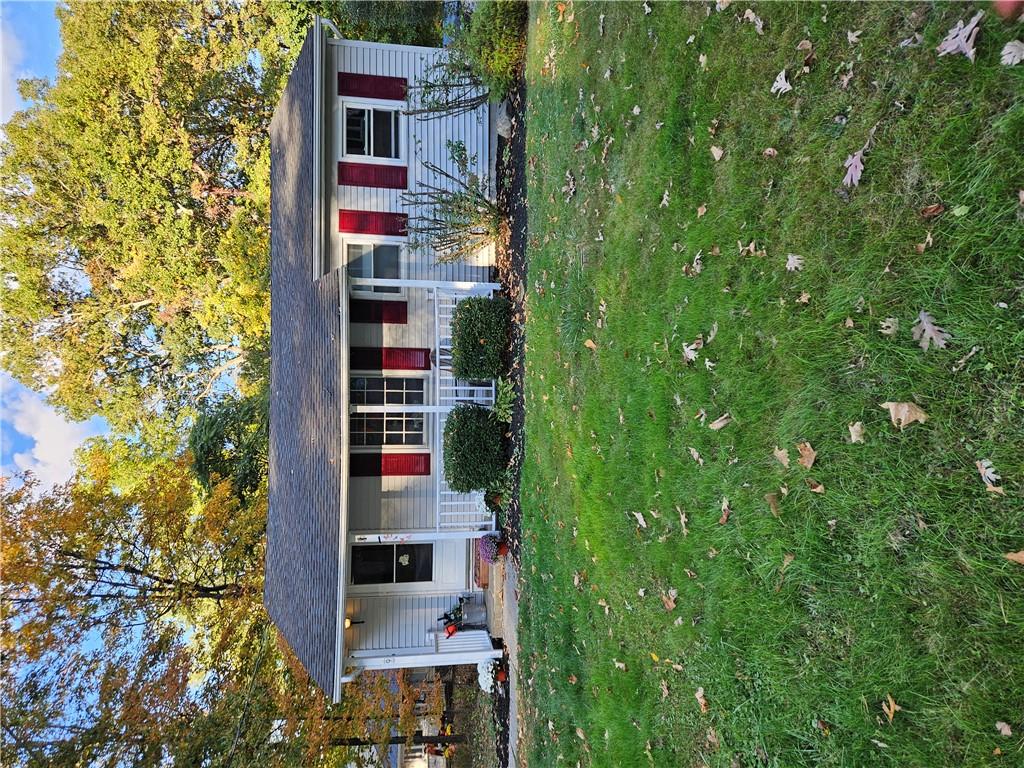 Ranch-style house with a front yard