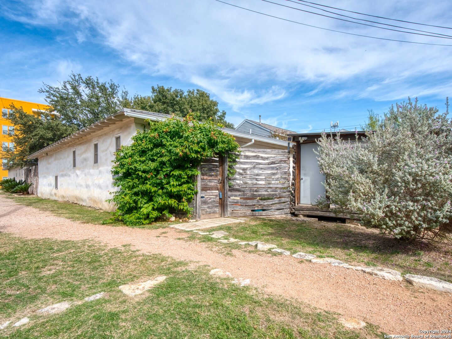 a view of a back yard of the house