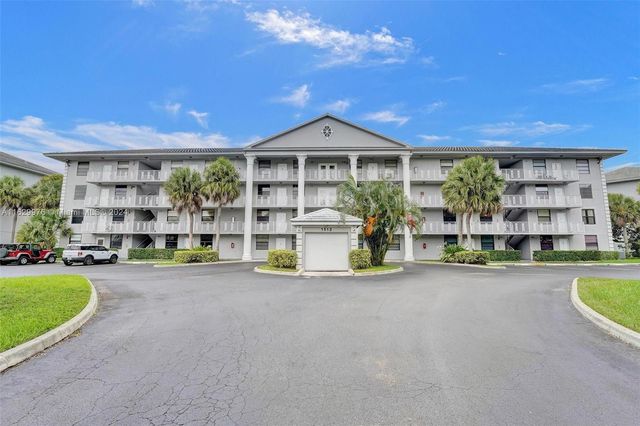 $319,000 | 1512 Whitehall Drive, Unit 304 | Pine Island Ridge