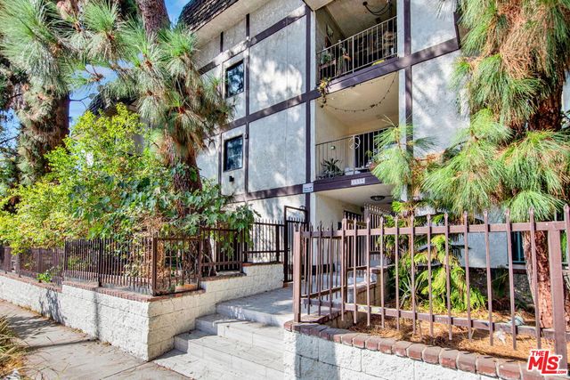 $850,000 | 1559 Winona Boulevard, Unit D2 | Hollywood