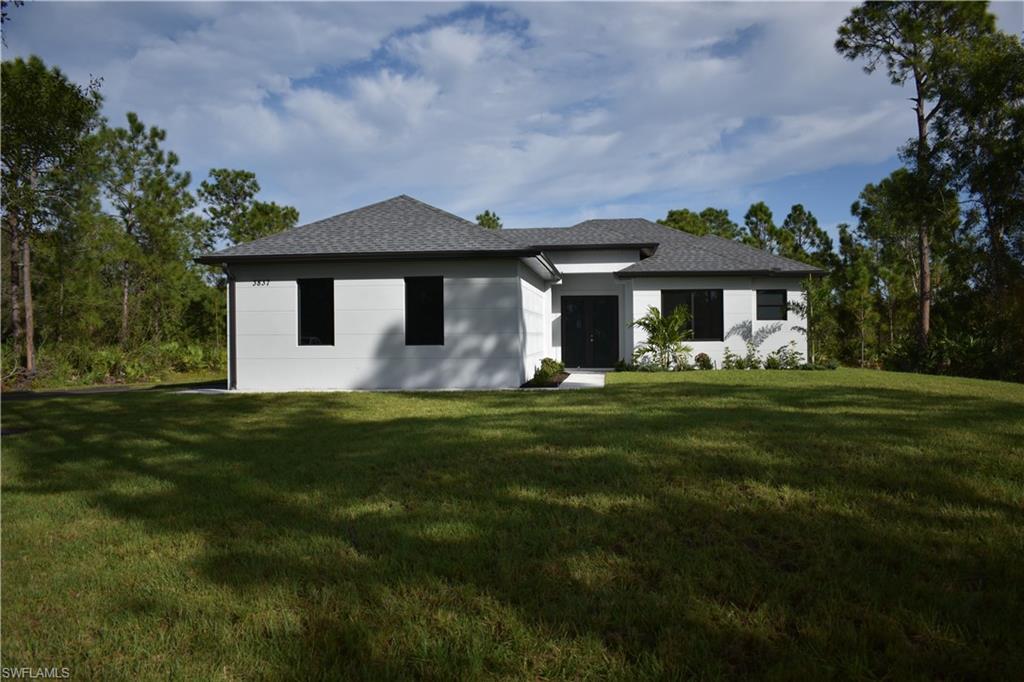 View of front of house with a front yard