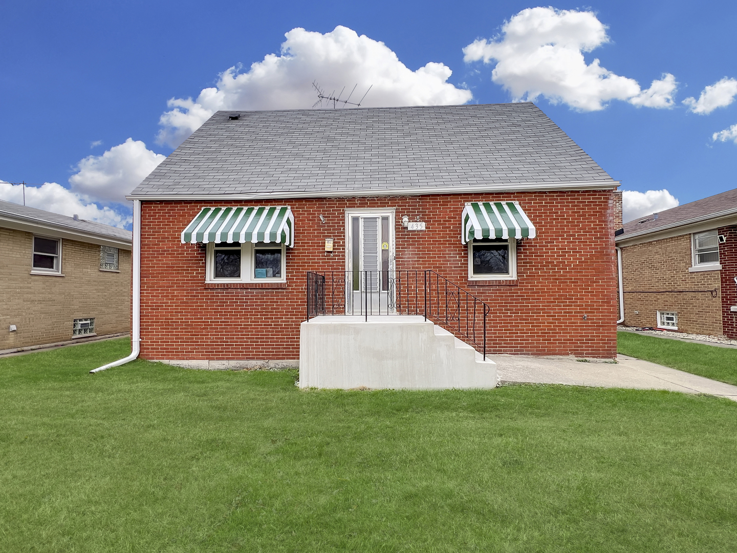 a front view of house with yard