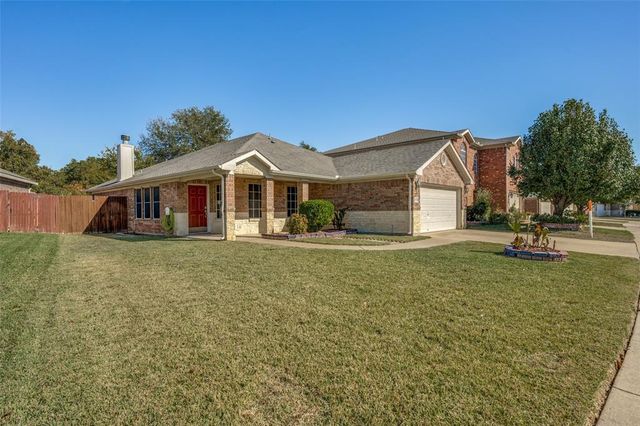 $2,400 | 905 Deedee Creek Drive | Euless