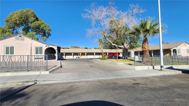 $895 | 311 North 16th Street, Unit 2 | Downtown Las Vegas