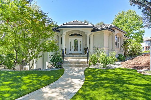 $1,200,000 | 101 Flint Rock Court | Prairie Oaks