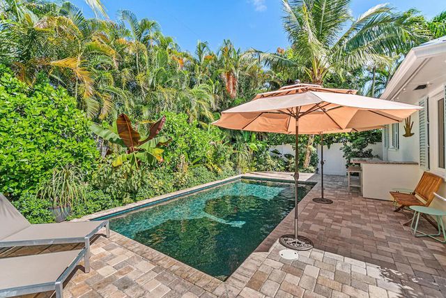 $2,795,000 | 701 Northeast 2nd Street | Palm Trail