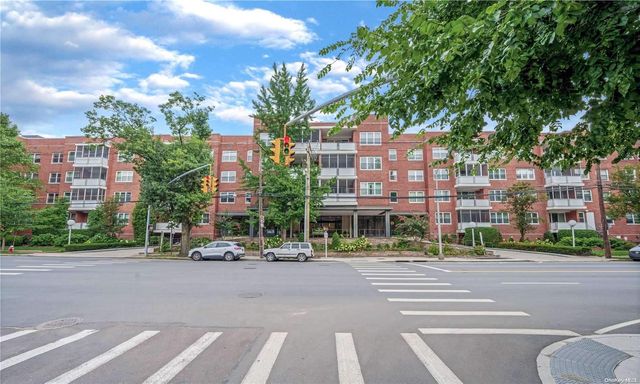 $499,000 | 1 Kensington Gate, Unit 223 | Kensington Village