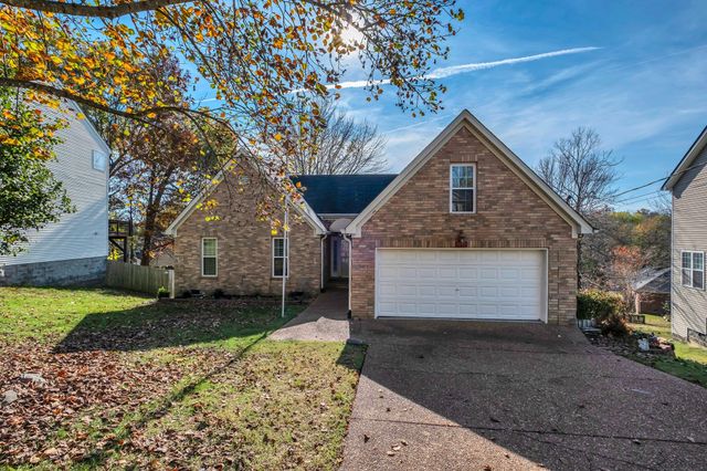 $438,000 | 1443 Brighton Circle | Hickory Hills