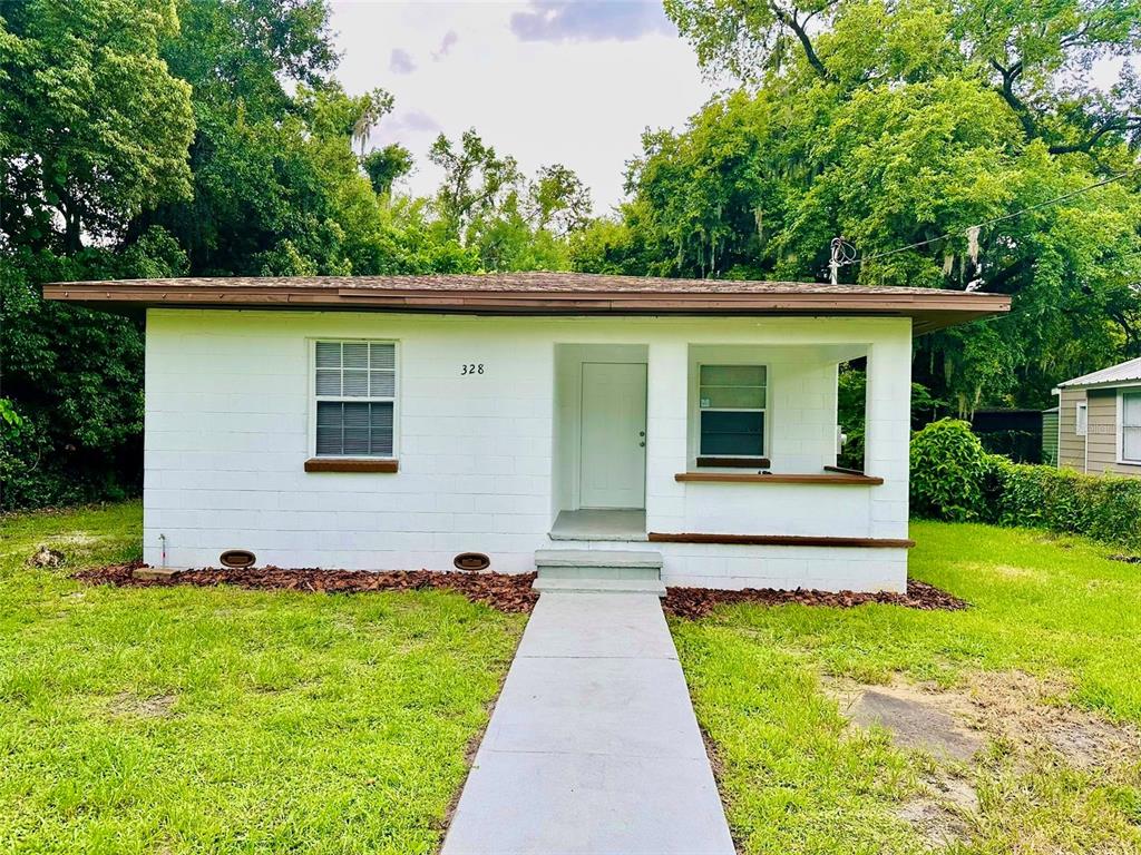 a front view of house with yard