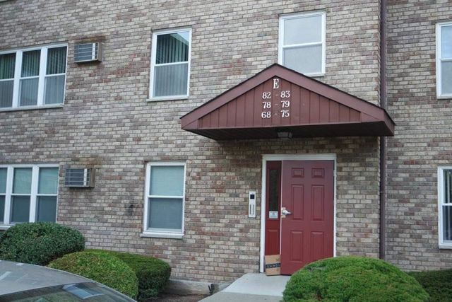 $2,400 | 72 Riverview Court, Unit 72 | North End