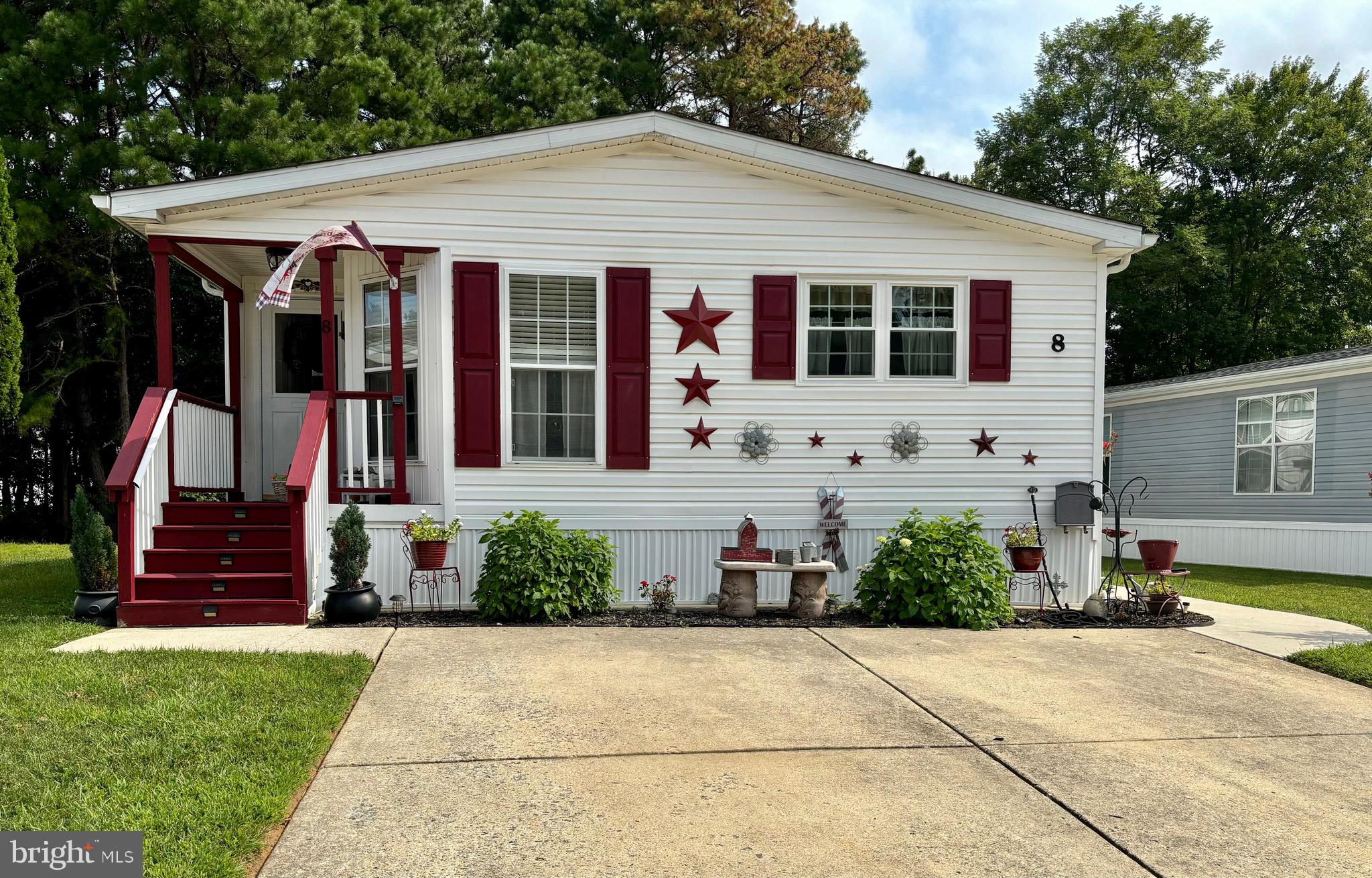 a view of house with yard