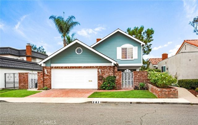 $1,549,000 | 121 The Masters Circle | East Costa Mesa