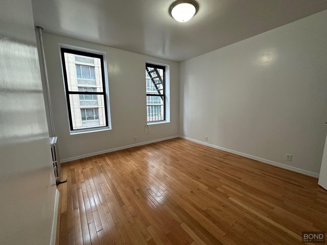 $2,291 | 332 West 37th Street, Unit 4FW | Hudson Yards