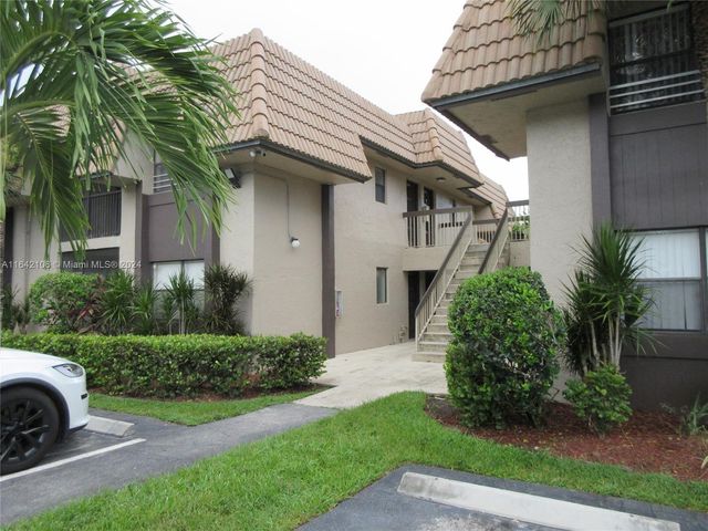 $2,100 | 10710 Royal Palm Boulevard, Unit 22 | Country Club