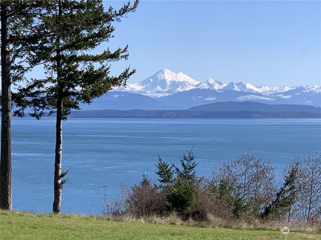 $1,875,000 | 146 East Meadow Lane | Decatur Island