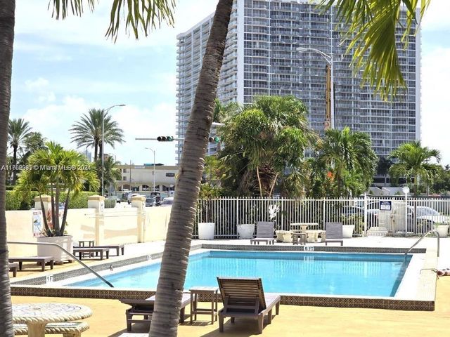 $1,750 | 1800 79th Street Causeway, Unit A110 | Treasure Island