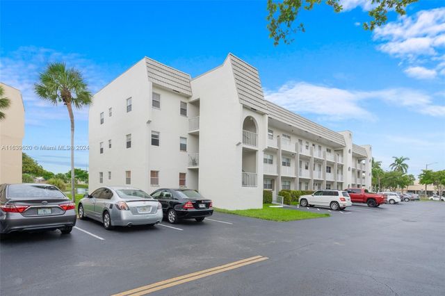 $143,900 | 8350 Sunrise Lakes Boulevard, Unit 304 | Sunrise Lakes