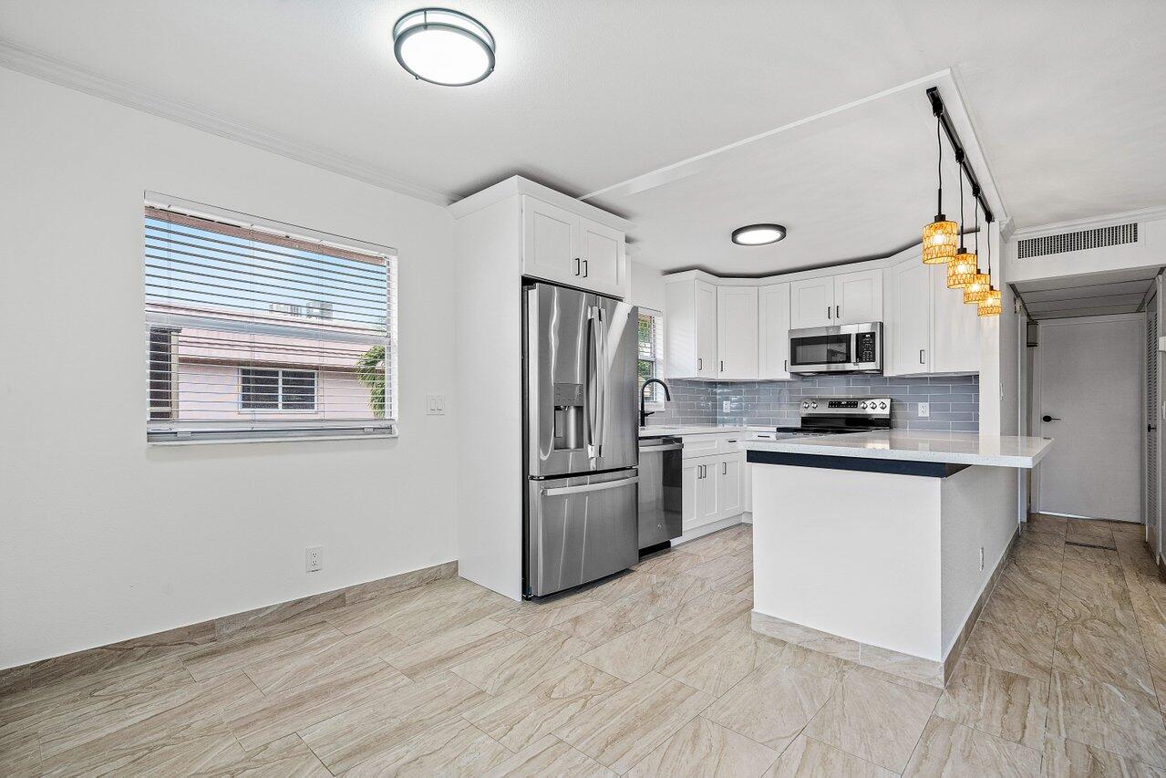 Modern Kitchen W/Updated Appliances