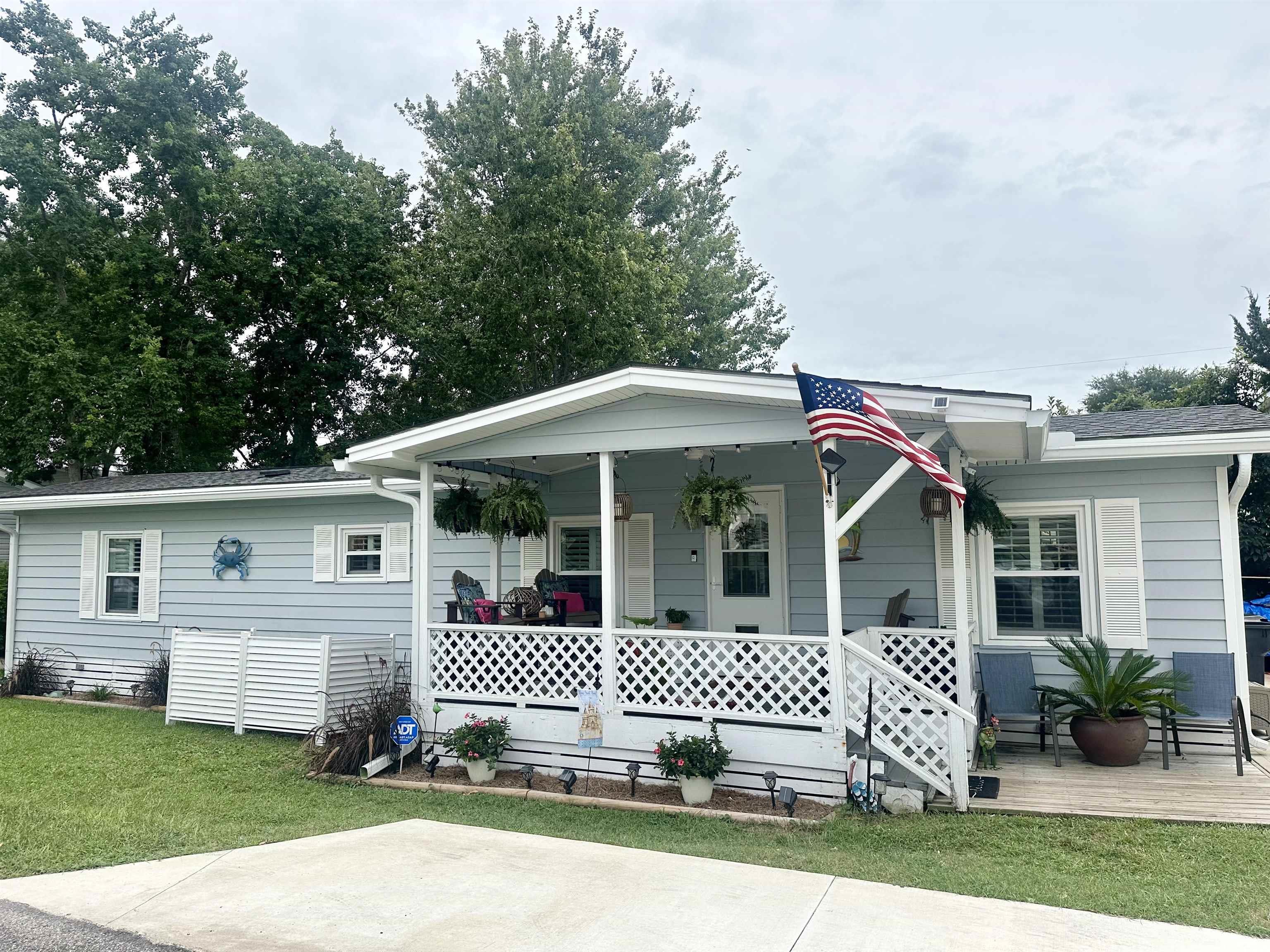 View of front of home featuring a porch