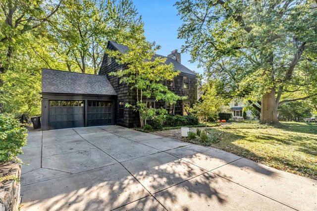 $1,300,000 | 5155 Wornall Road | Countryside