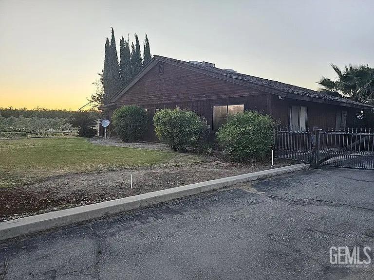 a view of a house with a yard