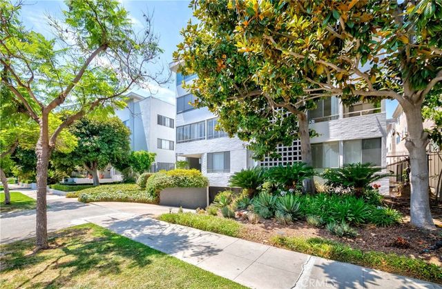 $5,000 | 419 North Oakhurst Drive, Unit 202 | Beverly Hills