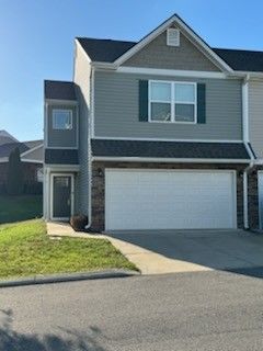 $2,050 | 6006 Hillside Lane | Somerset Springs Townhomes