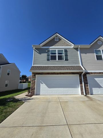 $2,050 | 6006 Hillside Lane | Somerset Springs Townhomes