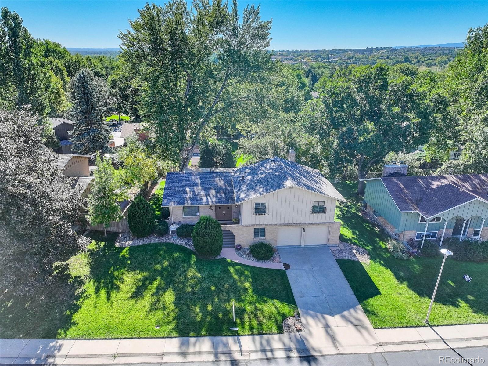 a aerial view of house with yard and green space