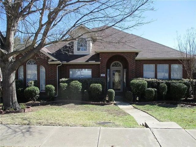 $2,700 | 717 Cottonwood Bend Drive | Allen