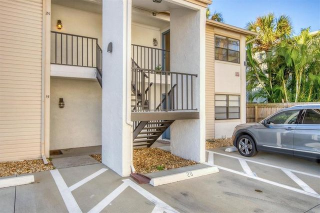 $259,900 | 3102 West Horatio Street, Unit 26 | Palma Ceia Pines