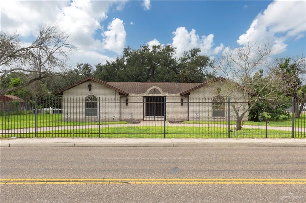 GREAT LOCATION!!!! Located in Sharyland ISD, on 2 mile line, between Shary and Taylor Roads.  Pretty entry with a circular drive and iron fencing.